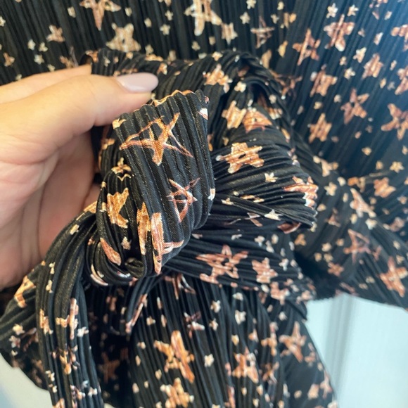 Beautiful stary wrap dress - Picture 4 of 5